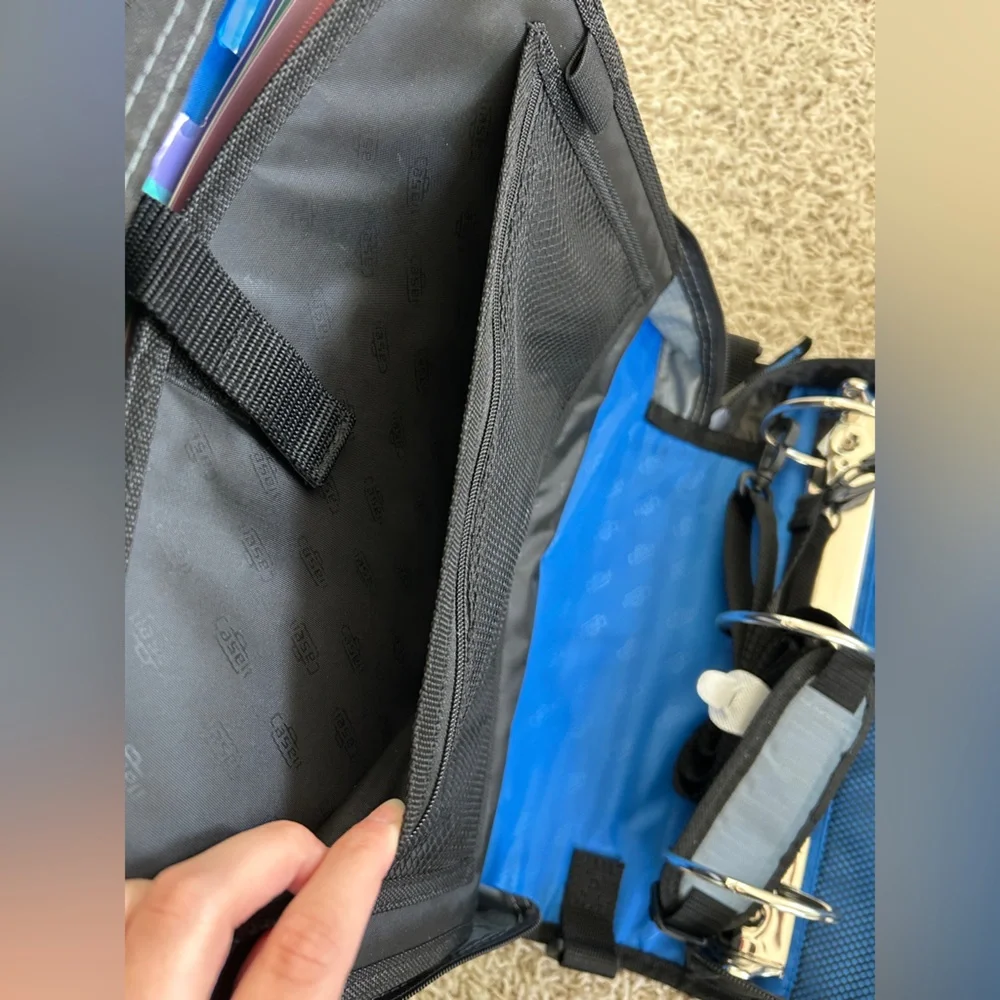 NWOT Case-It Blue Zipper Binder